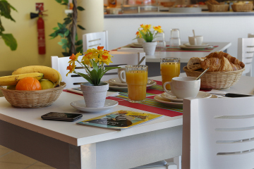 Residence Le Fonsérane - Vacancéole - Béziers - Breakfast service